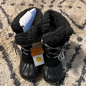 New waterproof black snow boots